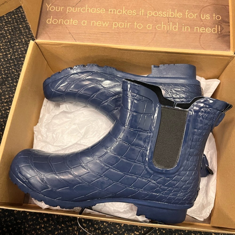 🐊 NIB, Roma Chelsea Navy Croc
Emboss Women's Rain
Boots, size 9 - Picture 6 of 7